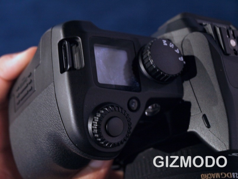 Illustration for article titled Sigma's Flagship SD15 DSLR Feels Like a Rock (in a Good Way)